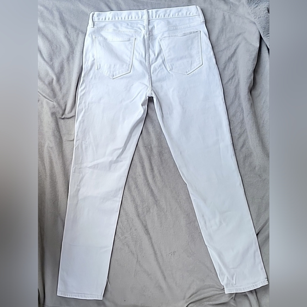 Men's White straight leg slim fit banana Republic travel jeans 34 x32